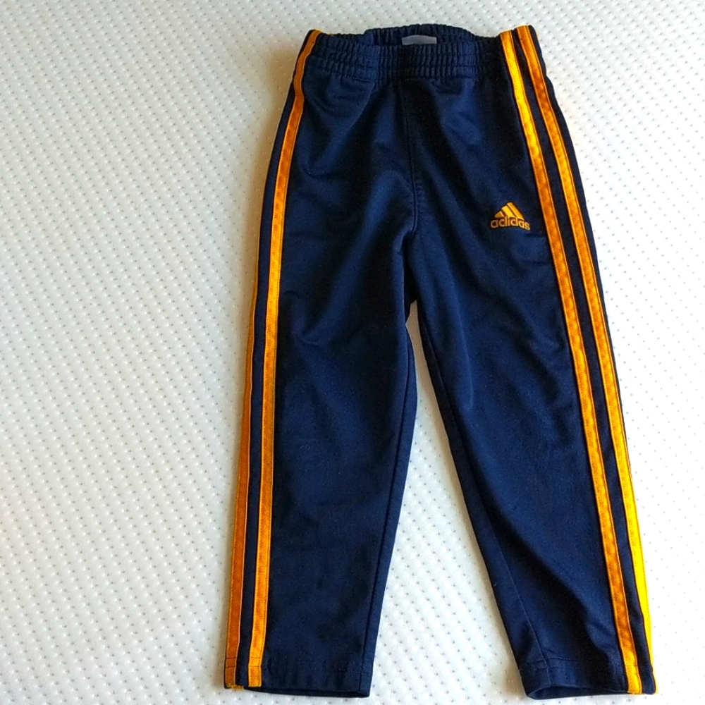 Adidas kid pants size 3t like new condition
